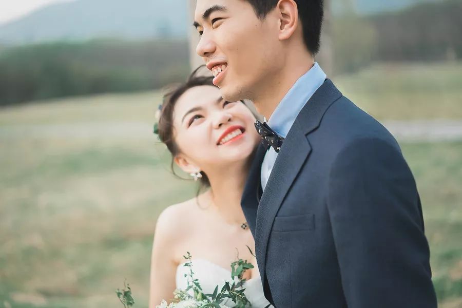 婚纱照最后一套类型叫什么_婚纱照套系价格表图片_婚纱后面的叫什么