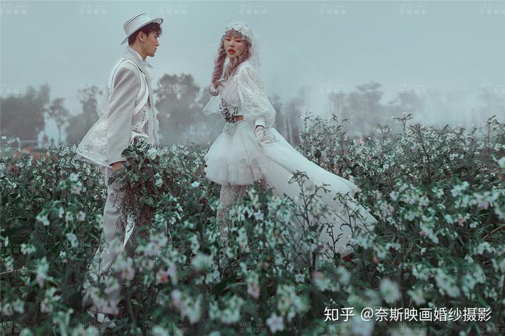 婚纱必拍动作_婚纱外景动作_内景婚纱照单人动作视频