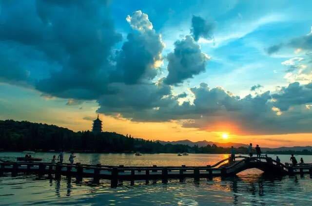 婚纱照内景庭院_婚纱庭院景照内容怎么写_婚纱照好看花园背景图