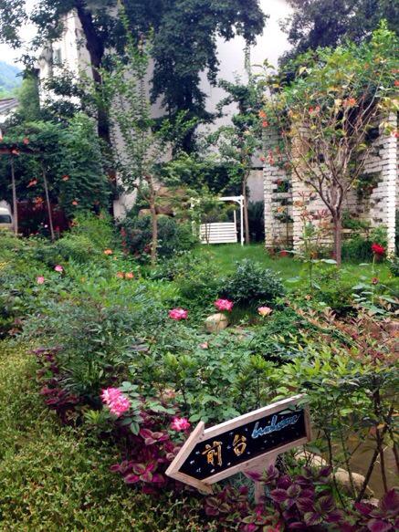 婚纱照好看花园背景图_婚纱照内景庭院_婚纱庭院景照内容怎么写