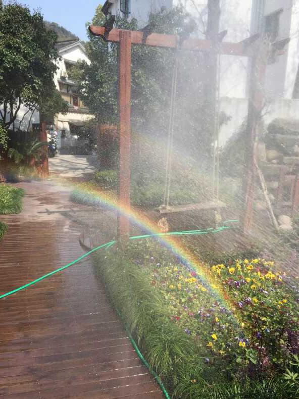 婚纱庭院景照内容怎么写_婚纱照好看花园背景图_婚纱照内景庭院