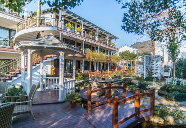 婚纱照内景庭院_婚纱庭院景照内容怎么写_婚纱照好看花园背景图