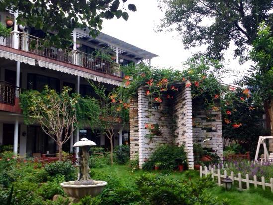 婚纱照好看花园背景图_婚纱照内景庭院_婚纱庭院景照内容怎么写