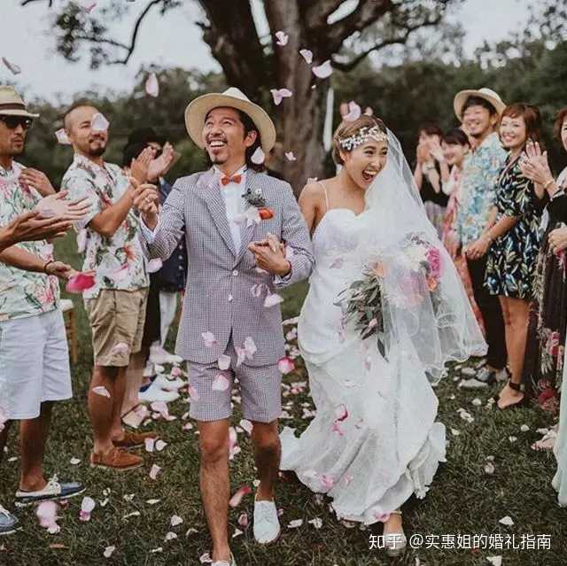 婚纱新娘卡通图片_新娘婚纱照表情包可爱图片_婚纱可爱头像