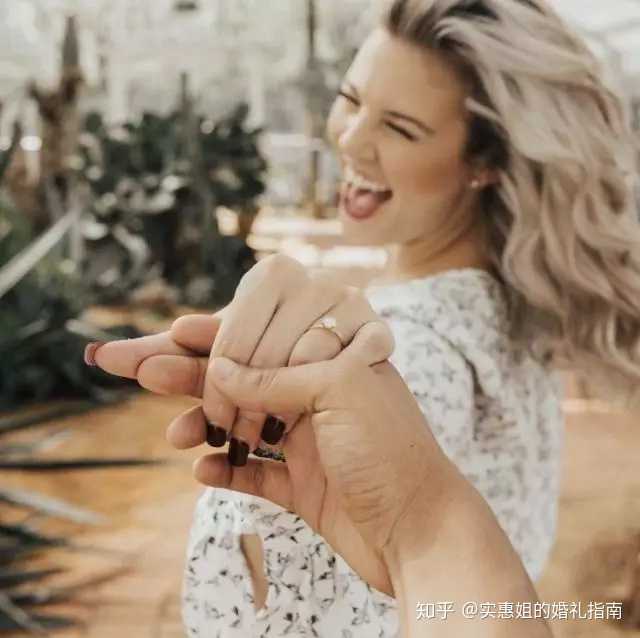 婚纱新娘卡通图片_婚纱可爱头像_新娘婚纱照表情包可爱图片