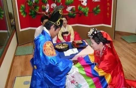 新娘跳的舞_新娘跳舞婚礼习俗_新娘跳舞放在哪个环节