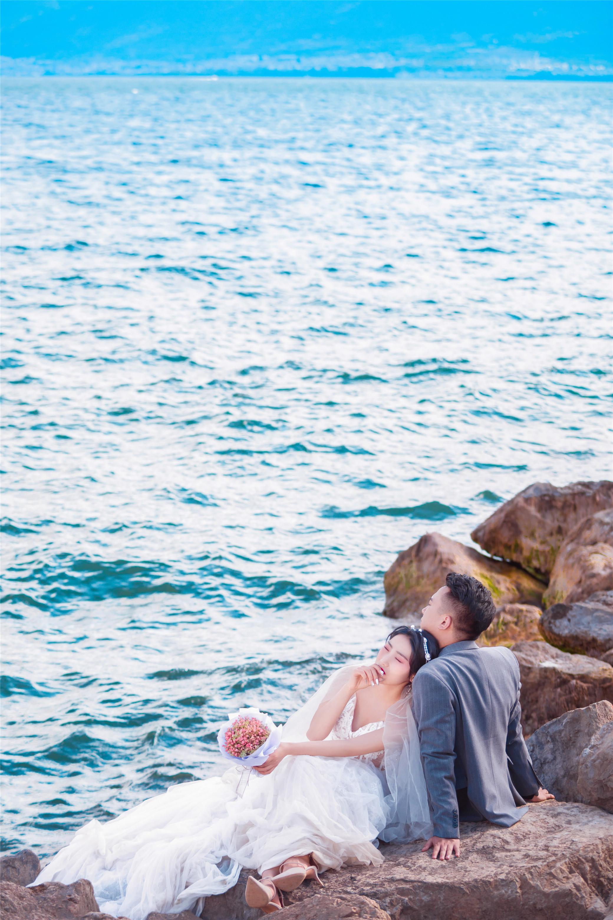 婚纱照云南_云南婚纱照拍摄景点_云南实景婚纱照拍摄